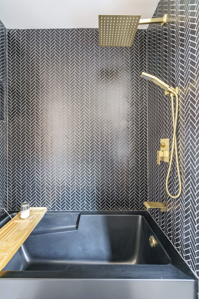 Jungle House Boutique Suites – Short North & Convention Center