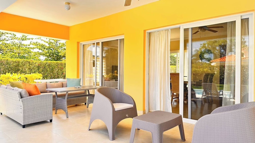 Villa With Pool in Santa Fe