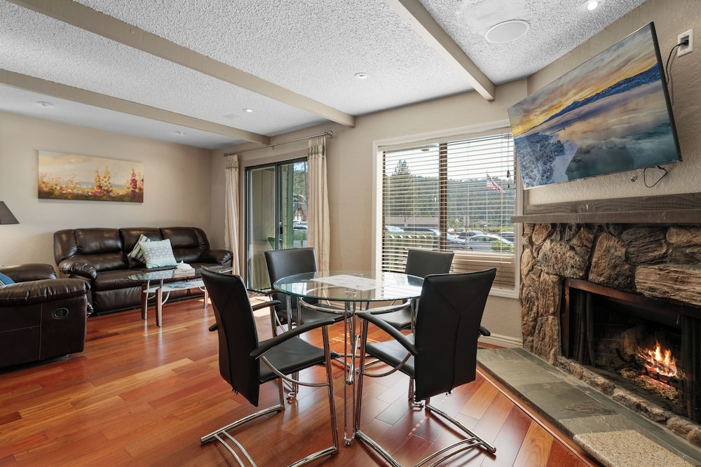 Lakeview Condo