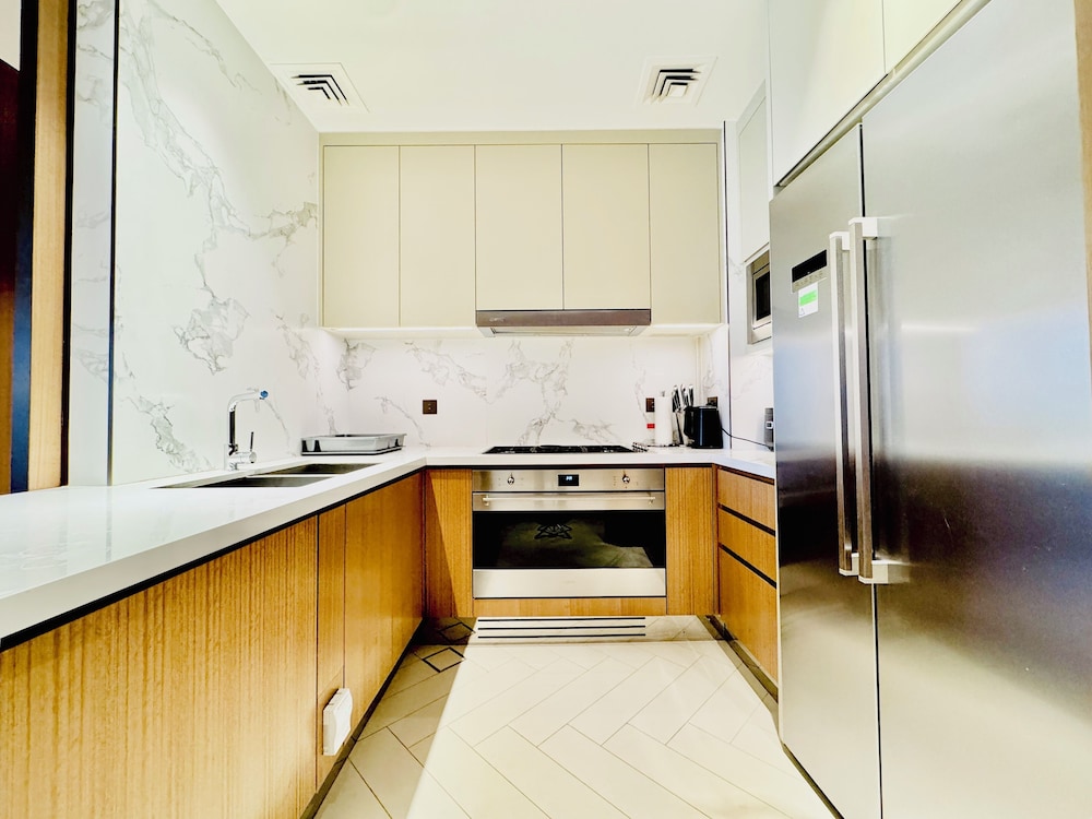 Venduras Skyline 3BR at Address Opera