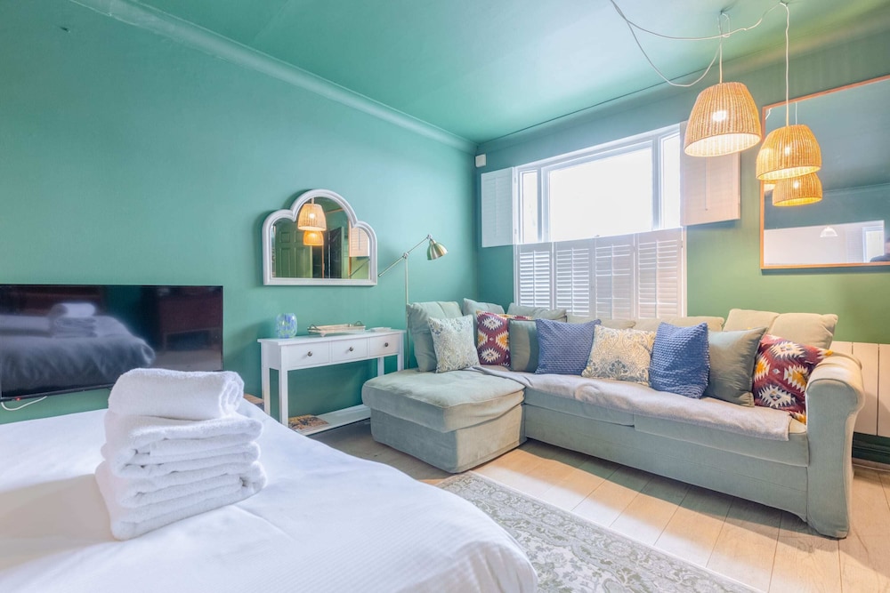 3 Bed House, Sleeps 8 - Near St Pancras