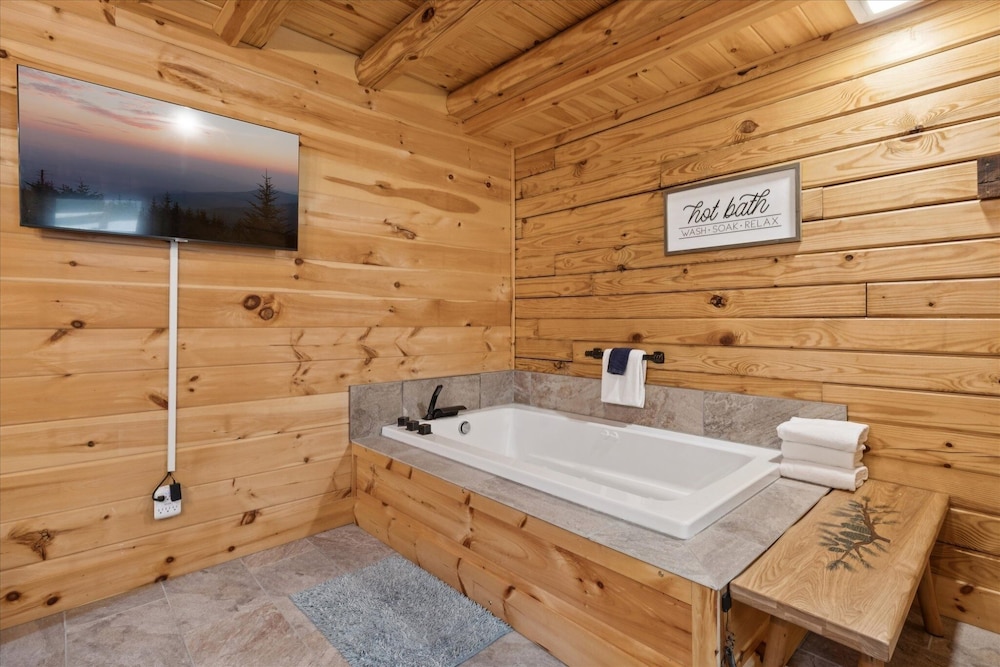 Climbing To New Heights 2 Bedroom Cabin