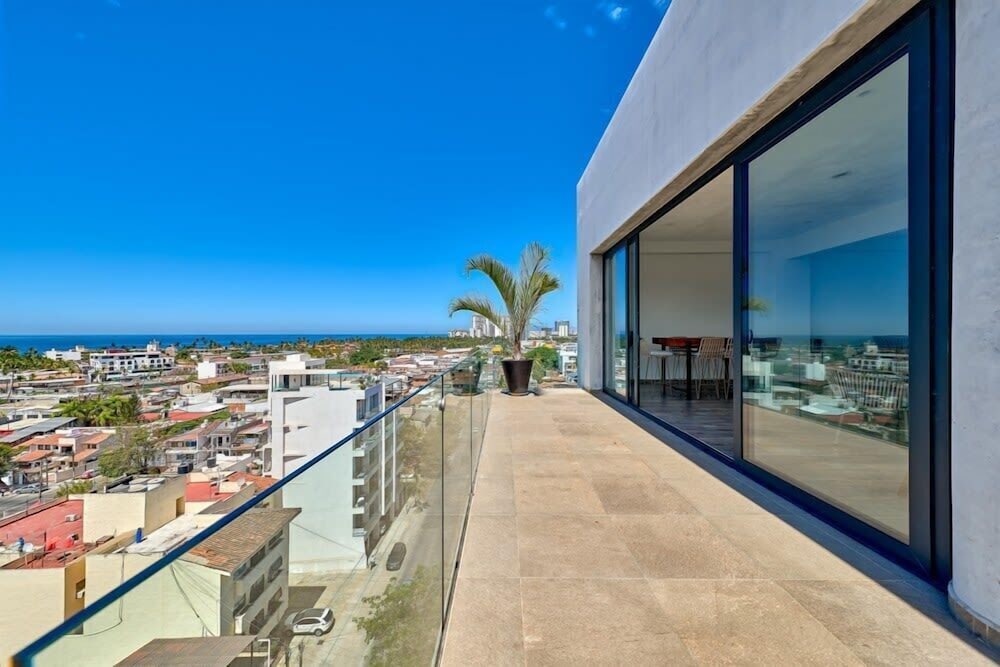 1BR Apartment - Private Balcony - Pool - Gym