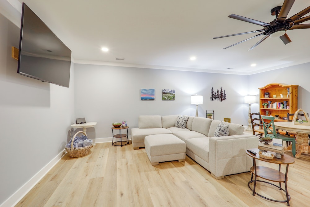 Newly Built Home w/ Panoramic Views in Jefferson!