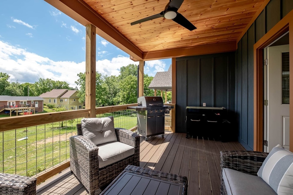 Downtown Brevard Retreat &Cyclists Dream