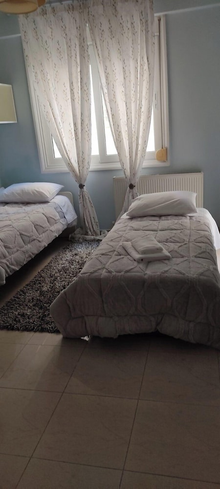 Natalys 2 Bd Gorgeous Apt in Volos