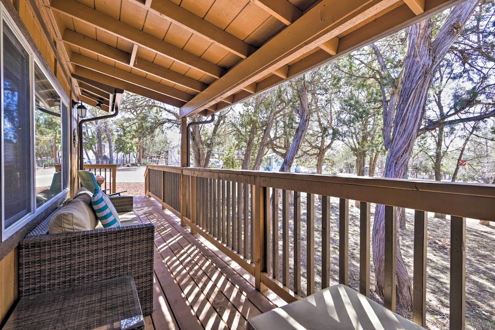 Show Low 'white Mountain Cottage' w/ Deck!