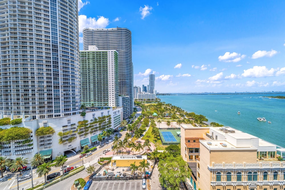 Bayfront Gem With Balcony and Pool