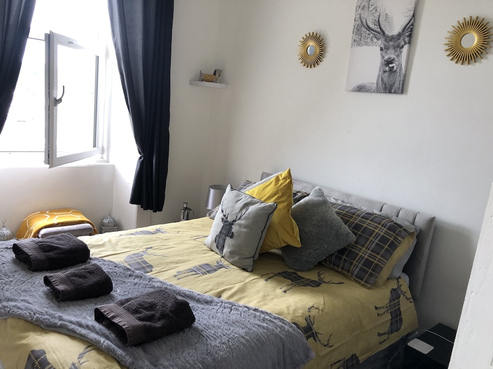 Captivating 2-bed Apartment in Isle of Bute view 5
