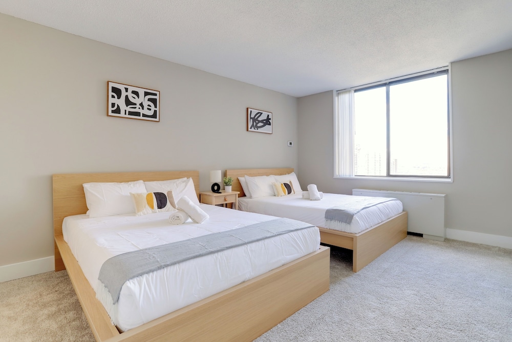 Crystal City Modern Apt w Gym