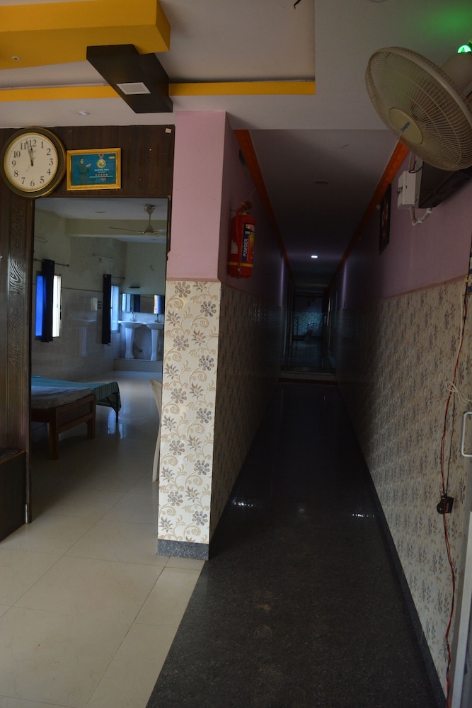 Hotel Mid Town Daringbadi