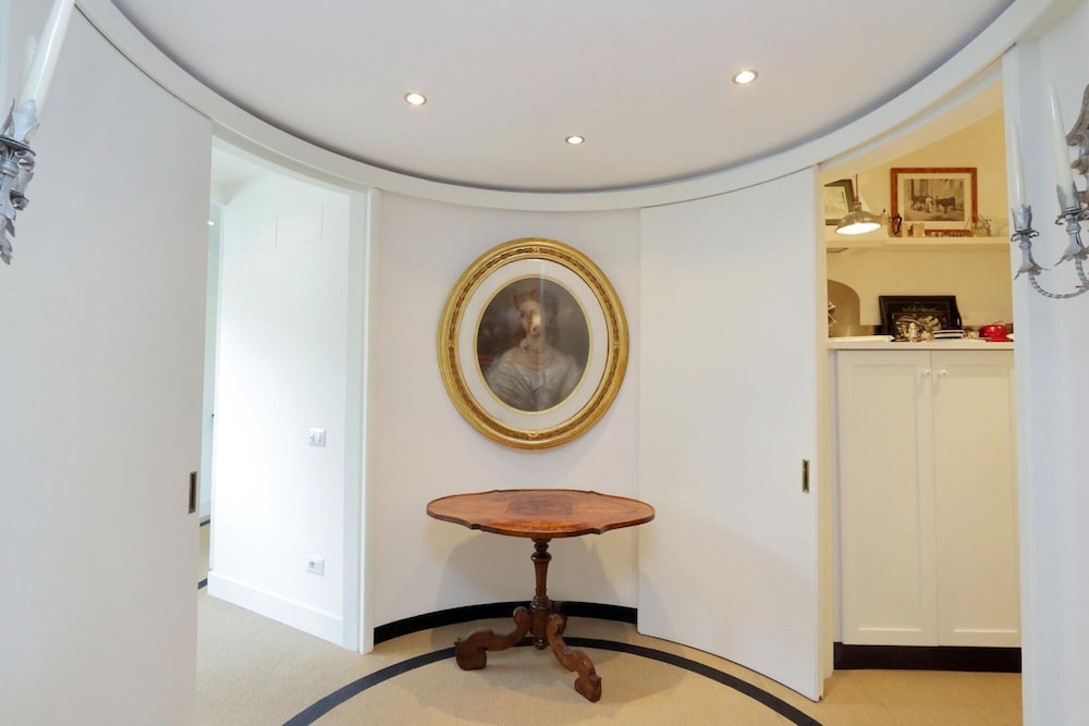 La Camelia an Elegant and Extravagant 2 Bedroom Apartment
