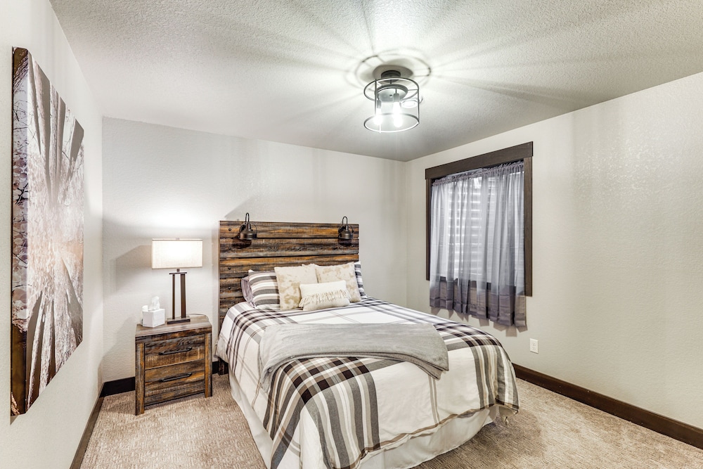 Hot Tub + Deck: Secluded Black Hills Retreat!