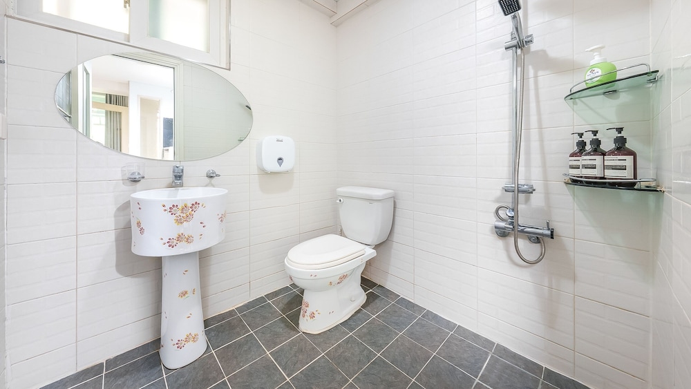 Gapeong Eoneunal Spa Pet Pension