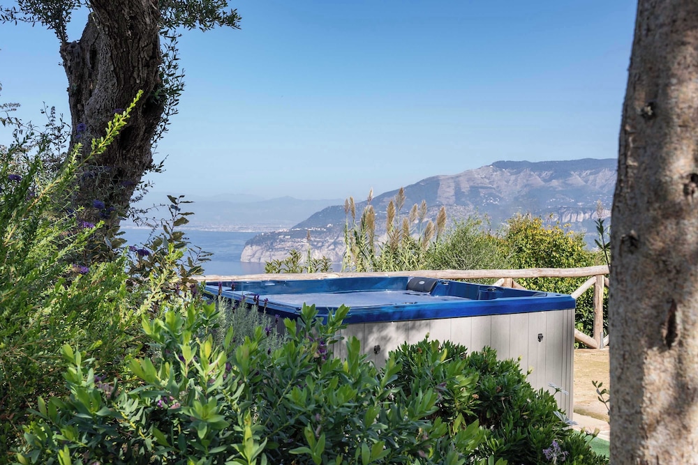 Giulia 3 Villa Apartment Shared Pool Sea Views