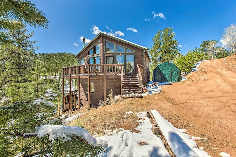 Cozy Bailey Cabin w/ Sweeping Mountain Views! view 3