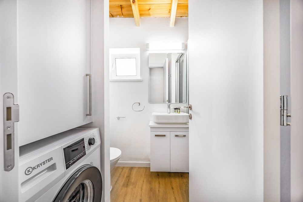 Olga Apt 4- Lovely Studio on Ground Floor