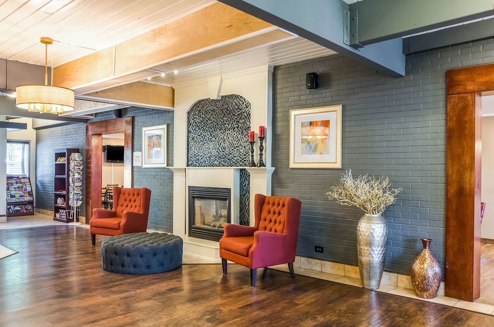 Buffalo Vacations - Quality Inn - Property Image 2