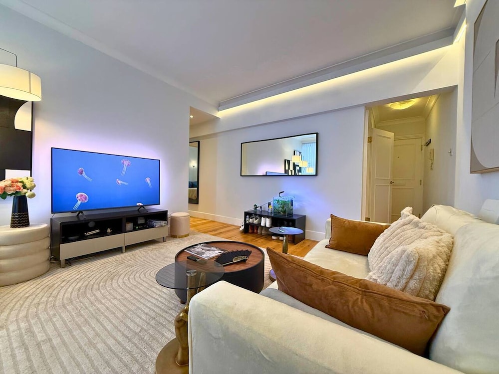 Cosy Mayfair Hideout on Prestigious Street