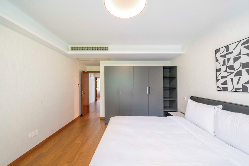 Tyms Morden 3BR 2BA APT Bella Vita