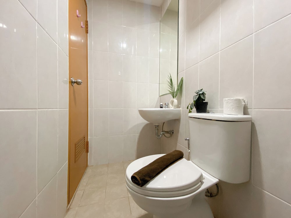 Minimalist And Cozy 1BR at Royal Heights Apartment