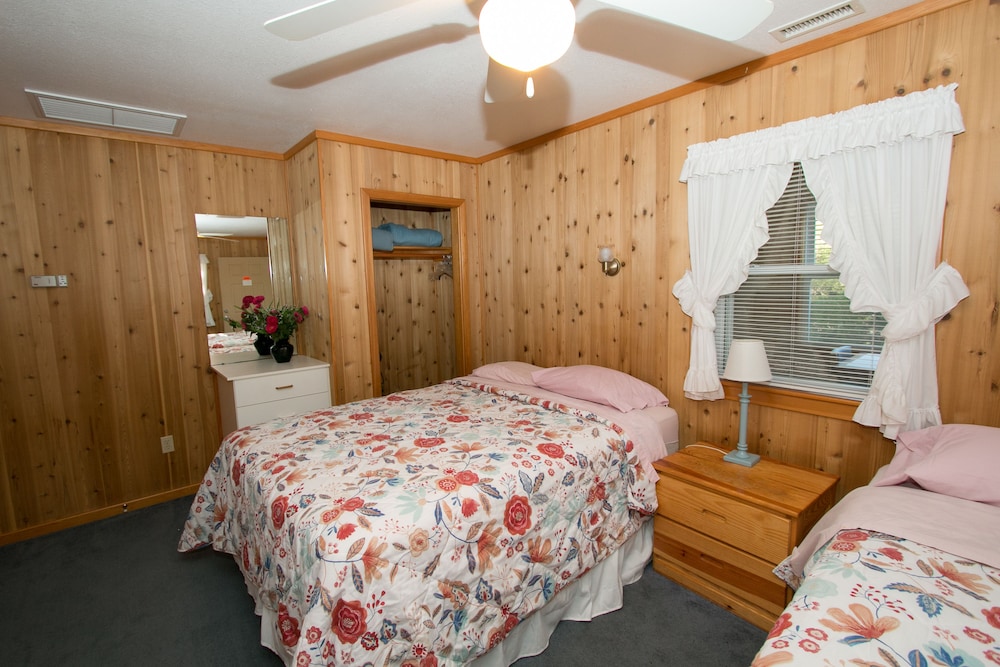 Outer Banks Motel - Village Accommodations