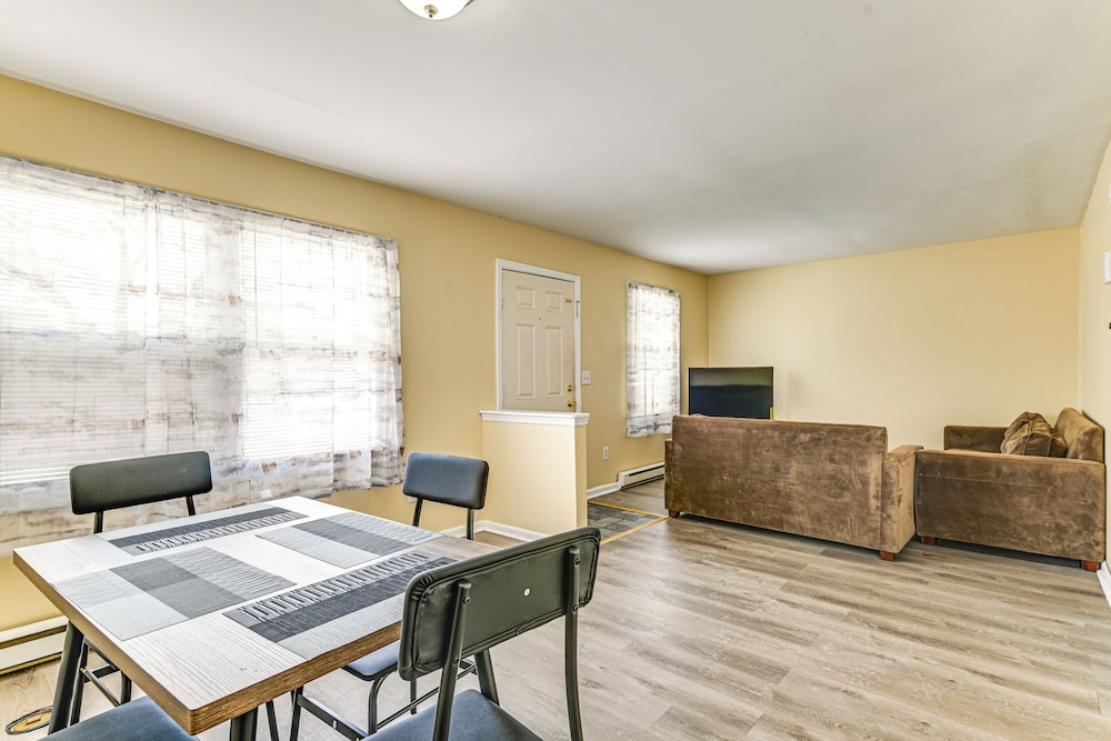 Near Hospitals: Home w/ Yard in Albany!
