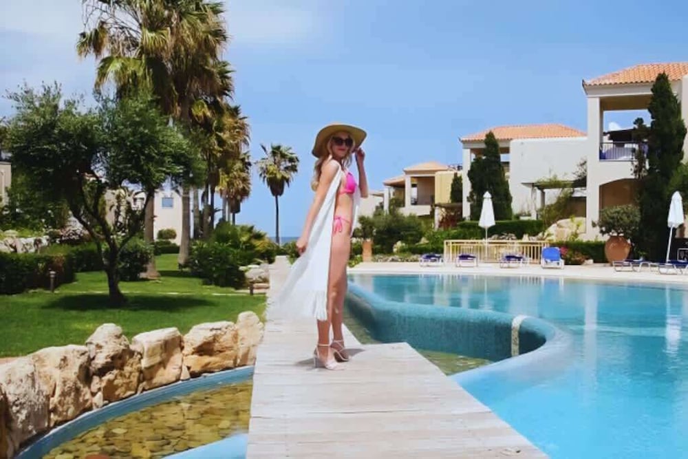 Cassiopeia 2-Beds Lower on Beach w Pool