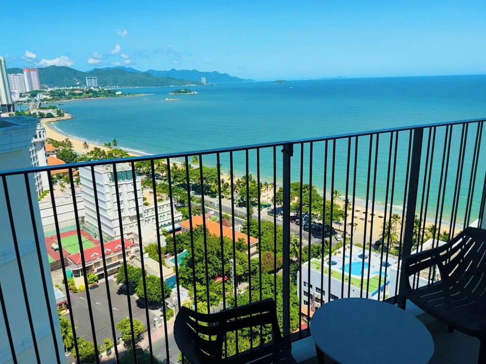 Gold Coast Balcony Serviced Apartment