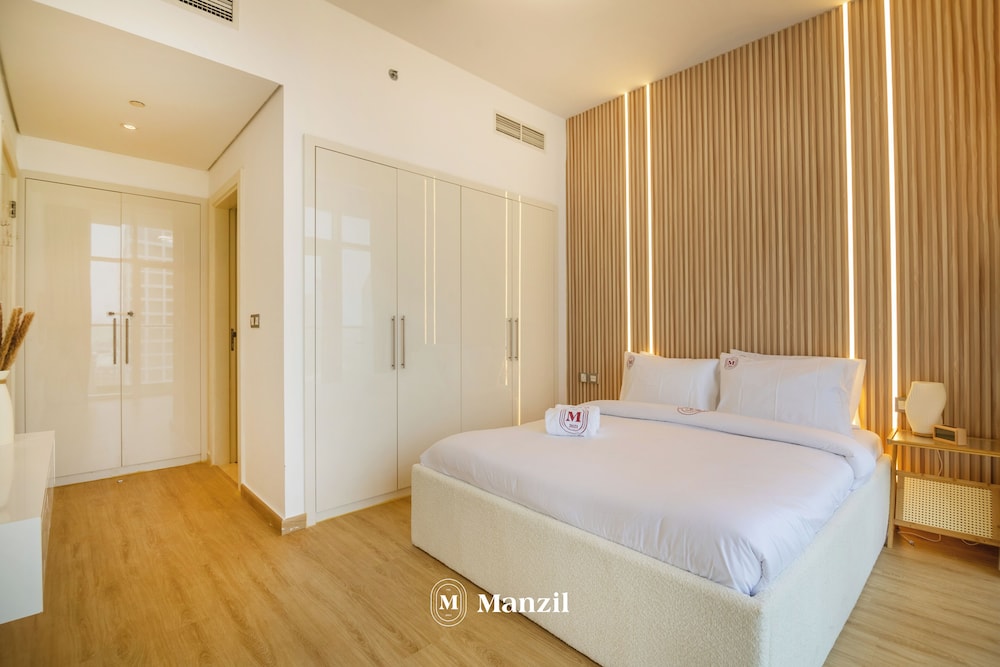 Manzil -1BR w Pool nr Dubai Sports City