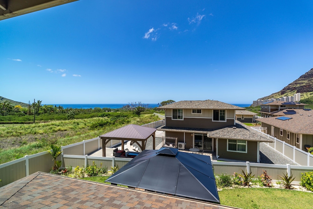 @ML Ocean View, Golf, Gazebo and Bbq, we Have All!