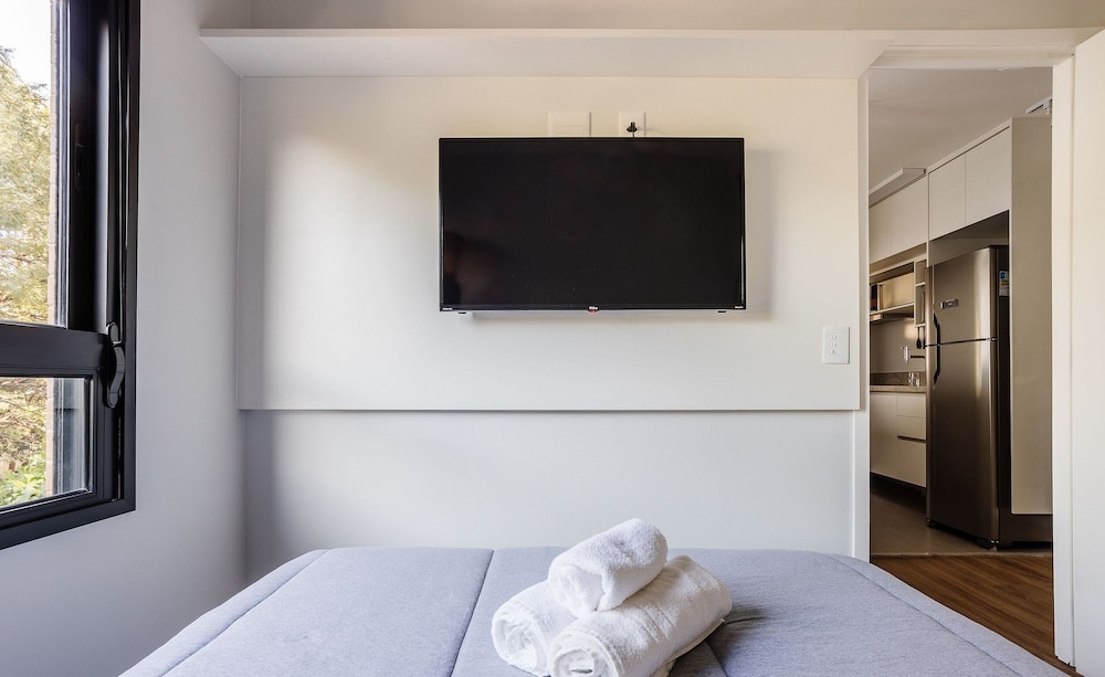 Modern Apartment w/ Pool Close to Shopping Bia035