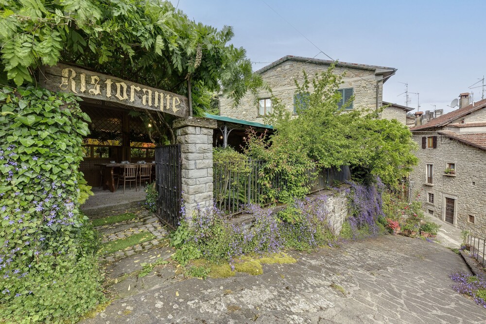 Entire Hilltop Villa With Private Pool In Palazzuolo Sul Senio