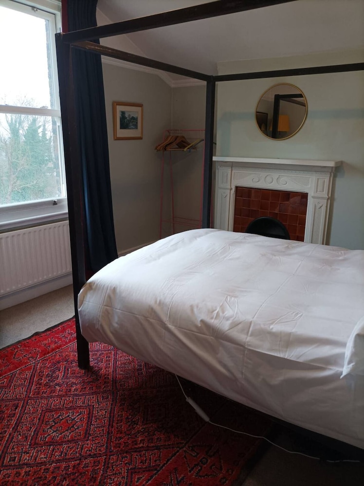 Elegant and Quirky 2BD Flat - Kensal Rise