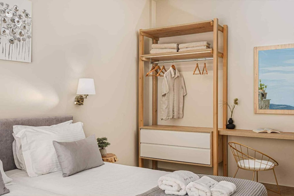 Pietra Cave Suite With Private Pool