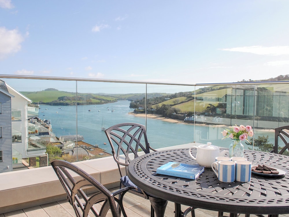 3 Hamstone Court