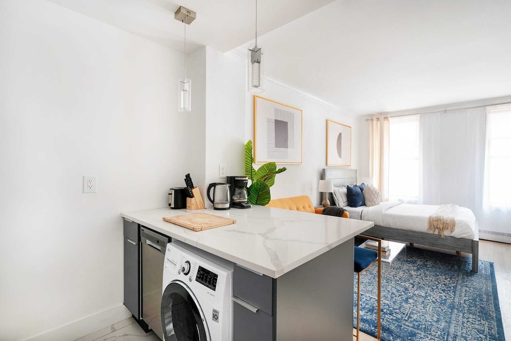 1597 New York Apt