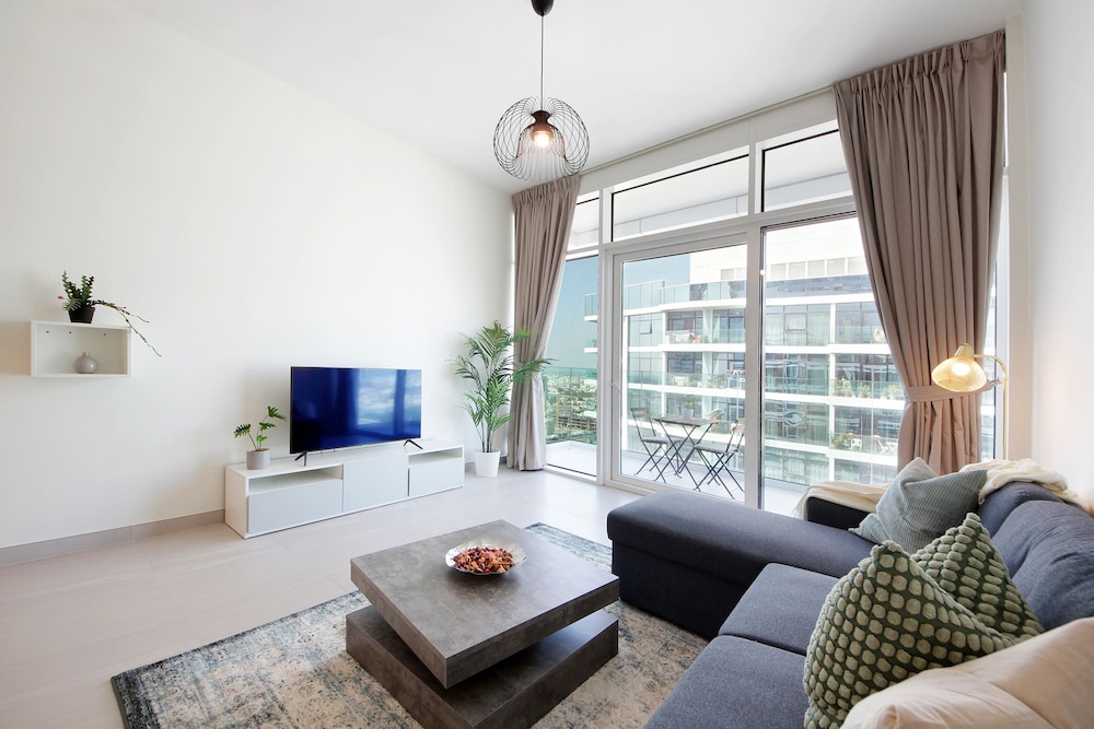 Luxury StayCation - Tranquil Retreat With Beautiful Park Views