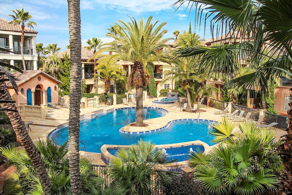 Bel Sol Luxury Tuscan-style Home Steps to Private Tropical Pool by Redawning