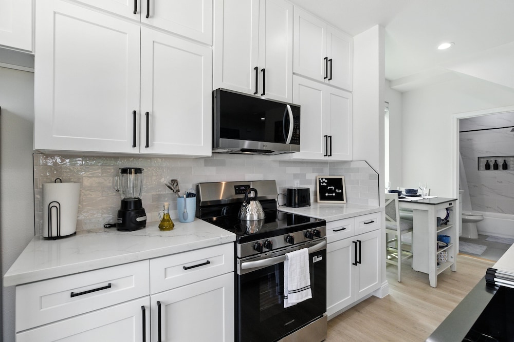 Houston Cozy Retreat 3br 3ba Downtown Views 3 Bedroom Duplex