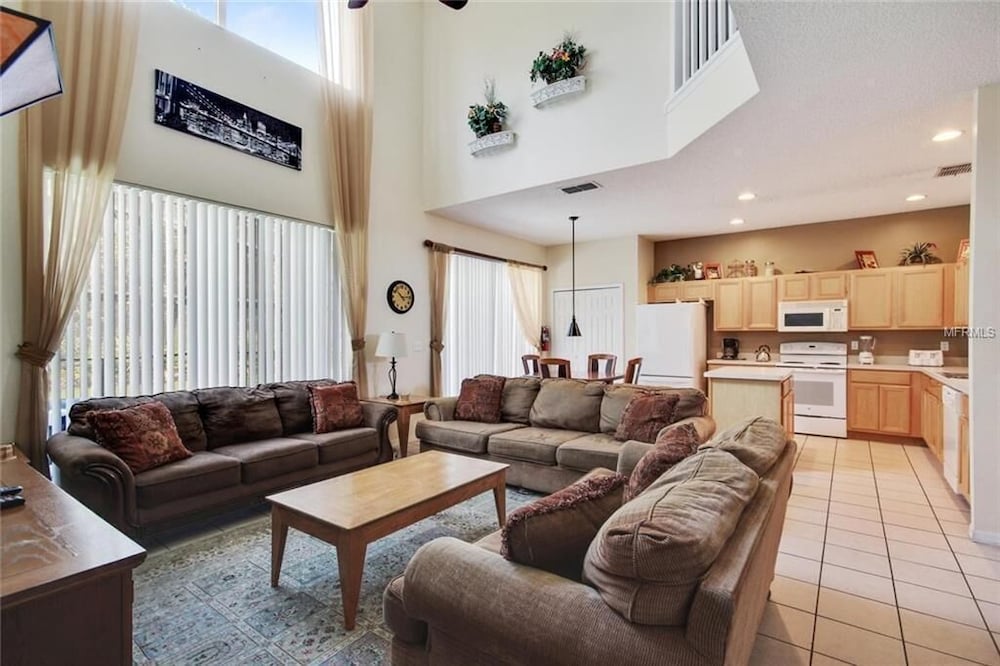 Luxuriate In Our Spacious 7br, 4.5ba 7 Bedroom Villa by RedAwning