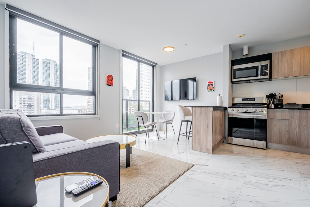 w Situated 1BR w Beautiful View in Calle 50
