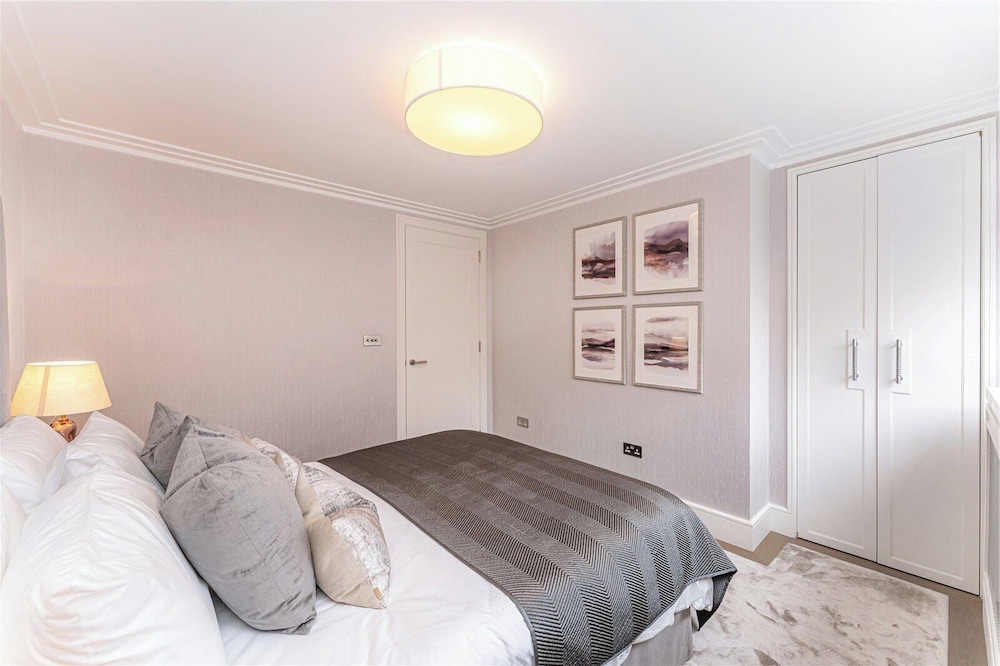 2bed-2bath-aircon-wifi-smarttv-ws98
