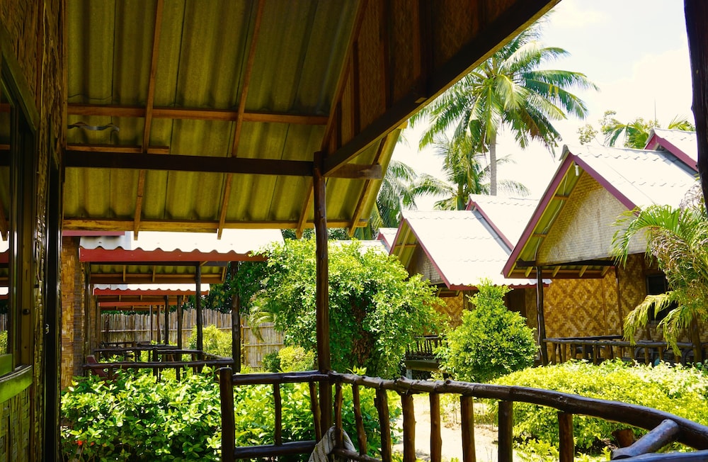 The Beach Village - Hostel