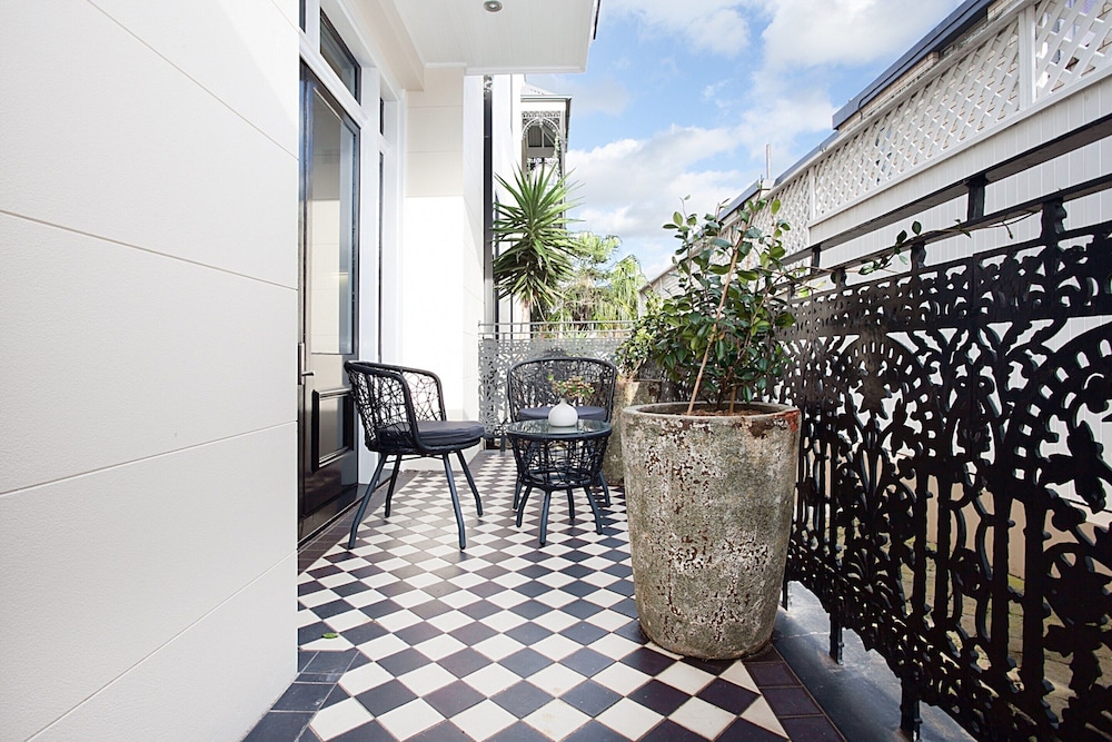 Comfortable Renovated Studio Close To City