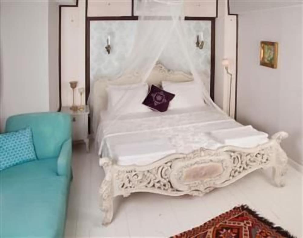 Iola Otel - Image 19