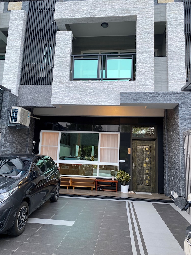 Orange Homestay