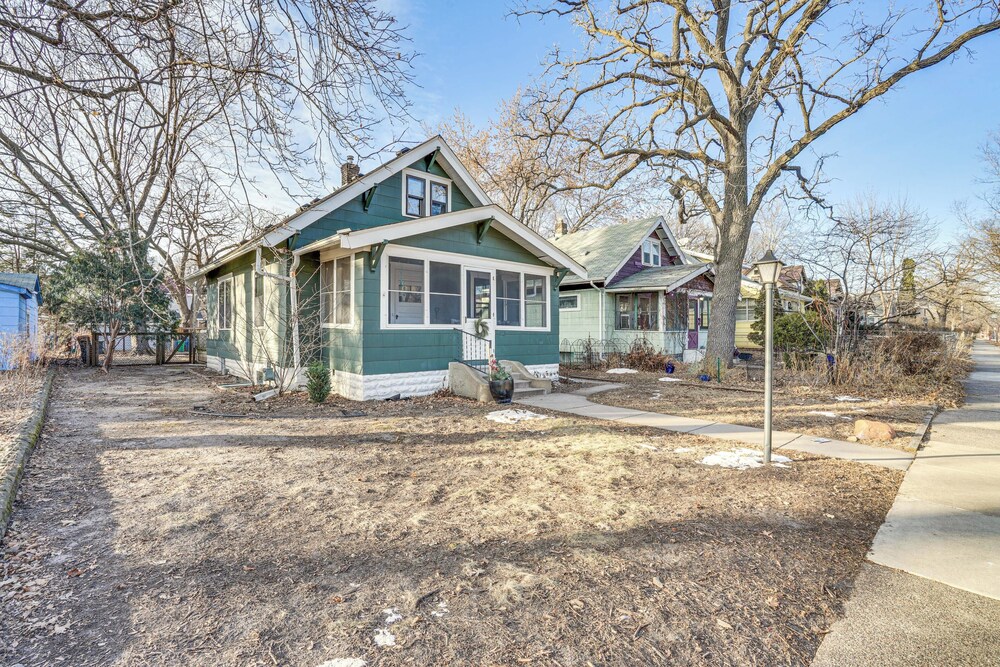 Walk to Beach + Lake Nokomis: Minneapolis Home!