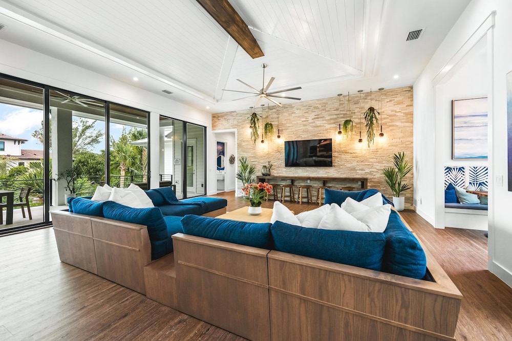Salty Oak in Siesta Key view 5