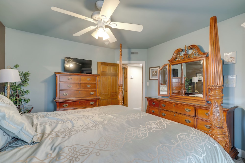 < 1/2 Mi to Boardwalk: Roomy Wildwood Retreat!